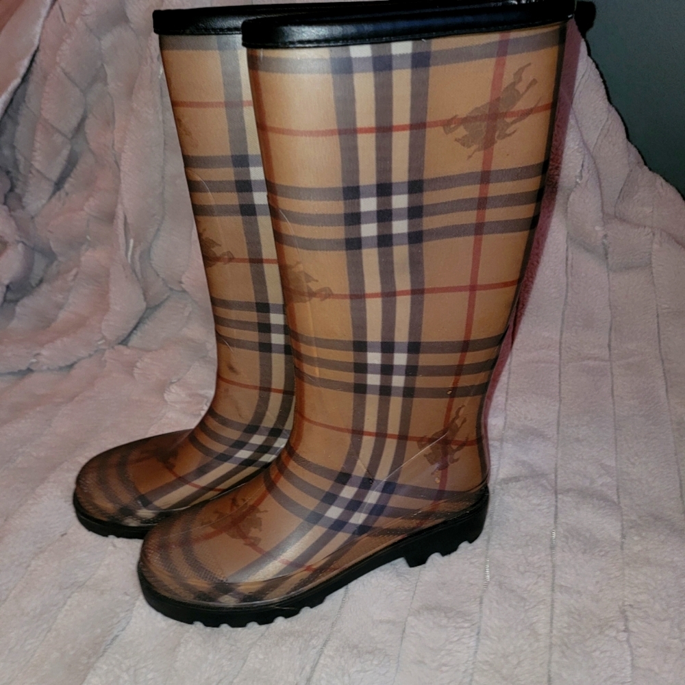 Authentic Burberry rainboots, size 6 women, 4 child, European 34
